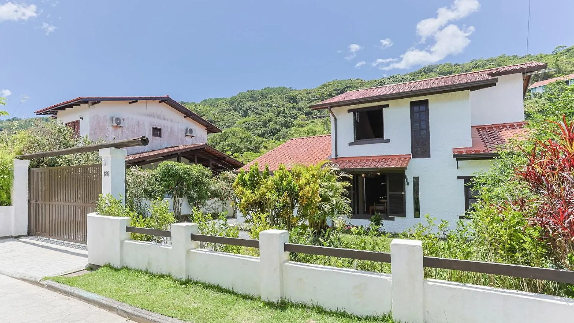 Casa Na Lagoinha Com Estilo Acoriano Mp7117 Florianópolis
